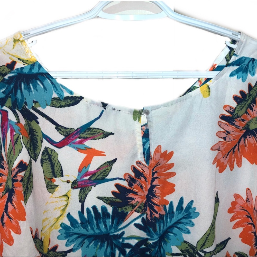 Floral Blouse. Beautiful colors. New. Size XL.